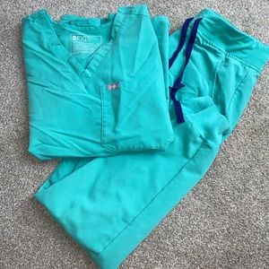 Women’s Figs Scrub Set in Surgical Green